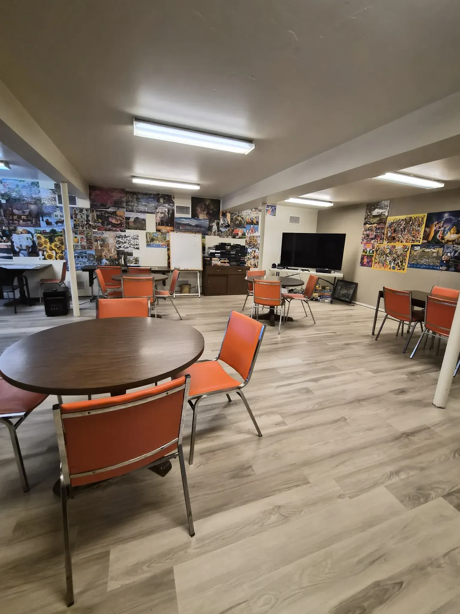 Community area at Plymouth Park Senior Apartments, a 55+ senior community in Plymouth, MI.